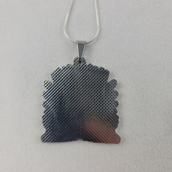 NWT Monster Hunter World Iceborne MHW Ruiner Nergigante Icon Necklace - Picture 3 of 6